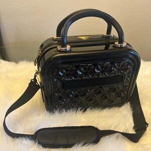 Triforce Elite Performance small handheld travel beauty hard case w/strap. N